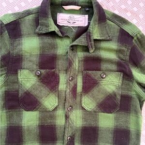 Rogue Territory Green Check Buffalo Plaid Flannel Size M EUC